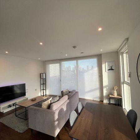 Immaculate 2Bed Apartment In London- City Views Екстериор снимка