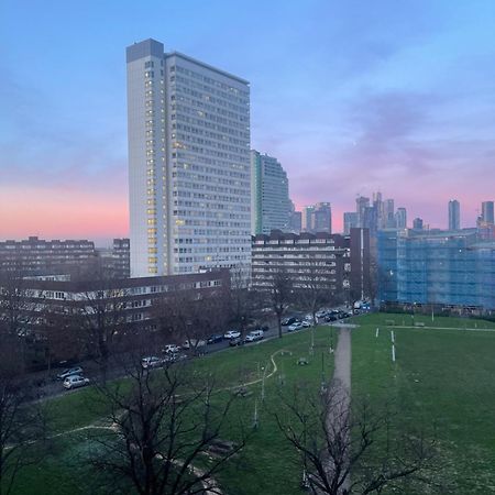Immaculate 2Bed Apartment In London- City Views Екстериор снимка