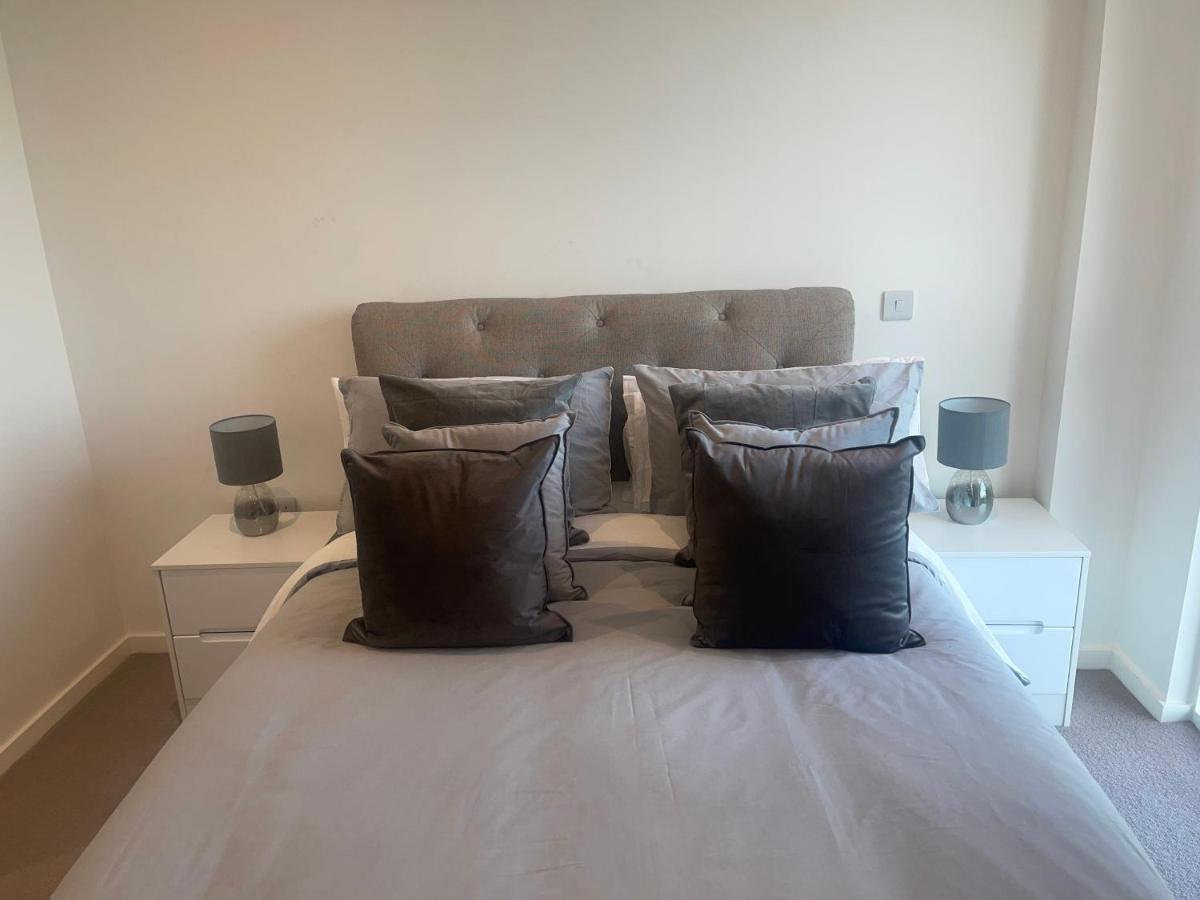 Immaculate 2Bed Apartment In London- City Views Екстериор снимка