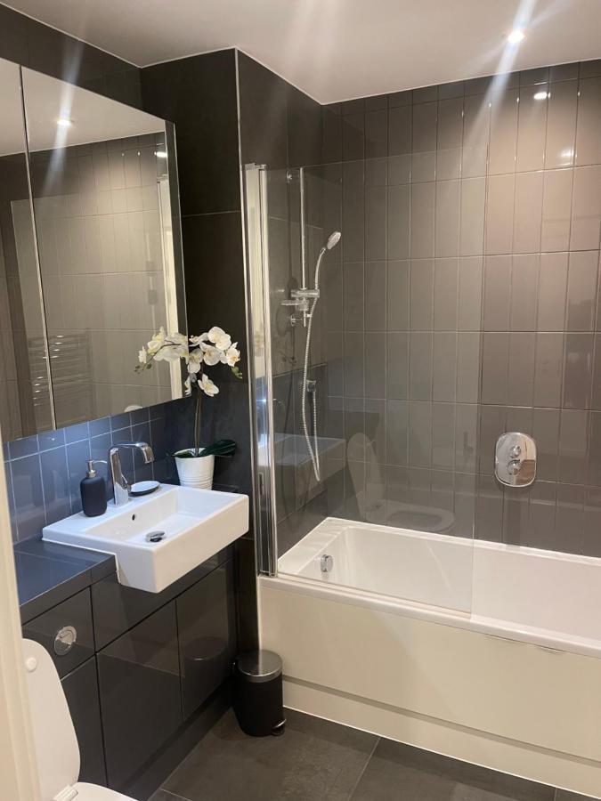 Immaculate 2Bed Apartment In London- City Views Екстериор снимка