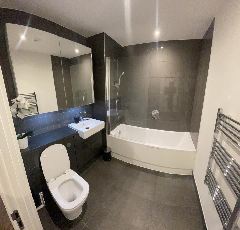 Immaculate 2Bed Apartment In London- City Views Екстериор снимка