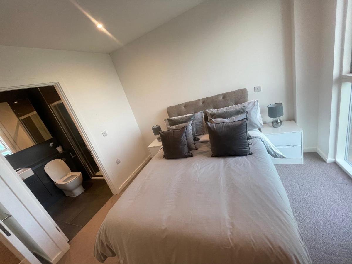 Immaculate 2Bed Apartment In London- City Views Екстериор снимка